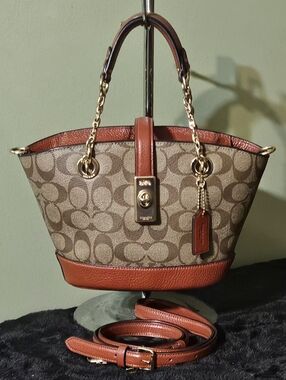 Coach Lane Bucket Bag/Crossbody